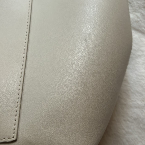 Beige / Tan Bucket Hand Bag or Tote - Picture 5 of 16